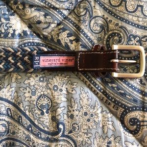 Vineyard vines woven belt.